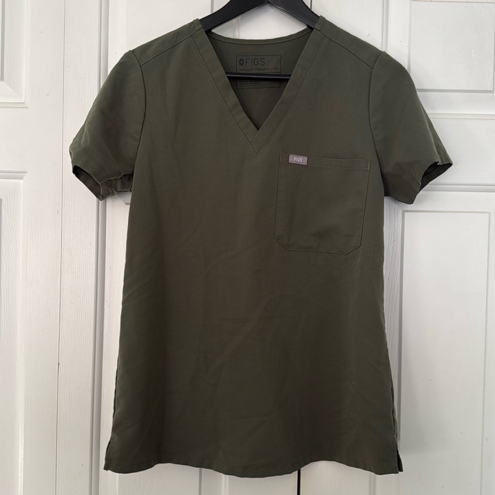 Figs Moss Green Catarina scrub top